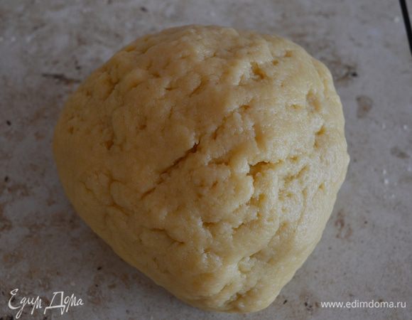 Получится эластичное, нежное, не липнущее к рукам тесто (по необходимости кол-во муки можно увеличить).