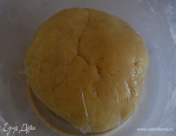 Заворачиваем в пищевую пленку и убираем в холодильник на час (можно на ночь, как в моём случае).