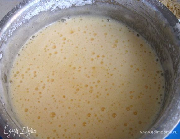 Топленое жидкое холодное масло, еще раз перемешать.