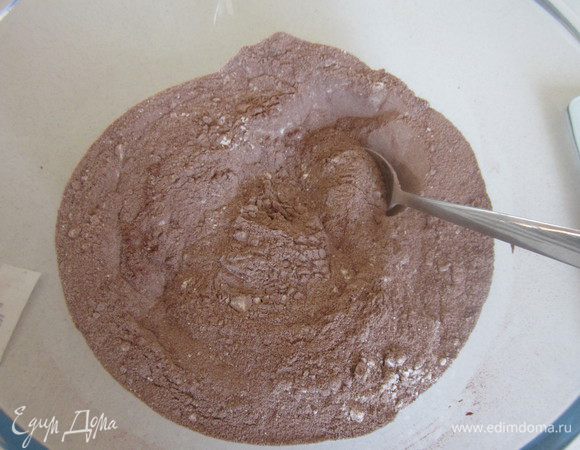 Смешать все сухие ингредиенты.