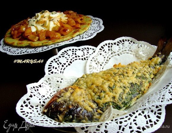 Вот так! на заднем плане хлебная лепешка, на которой лежит гарнир, а на переднем красавица-рыбка в кружевах!!!
