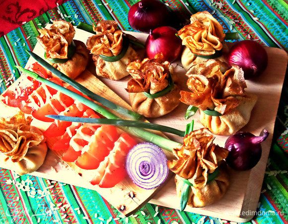 К чаю, кофе тоже подходит, я носила угощать даже знакомую, она ленится делать такие штучки, но всегда рада угощению, а с неё-кофе :)