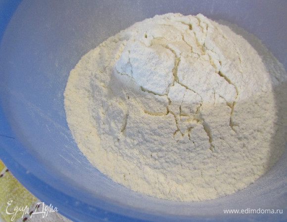 Просеять муку.