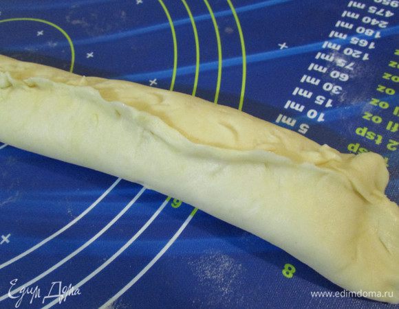 Свернуть в рулет и защепить края.