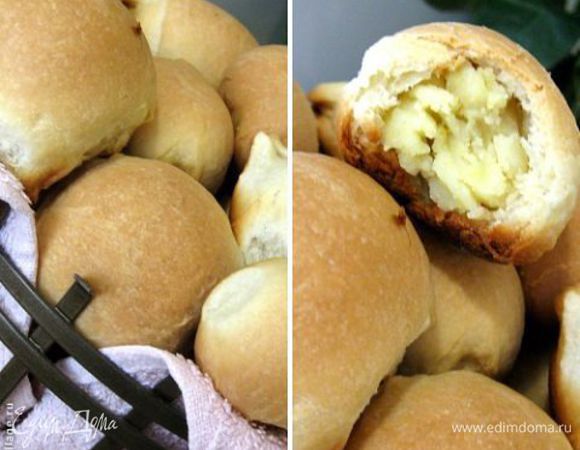 Если эти пирожки сильно не поджаривать, они будут мягкими-мягкими. А если чуть больше подержать их в духовке, они будут хрустящими. И тесто покажется - слоеным. Вот они какие внутри - мало теста и много начинки!