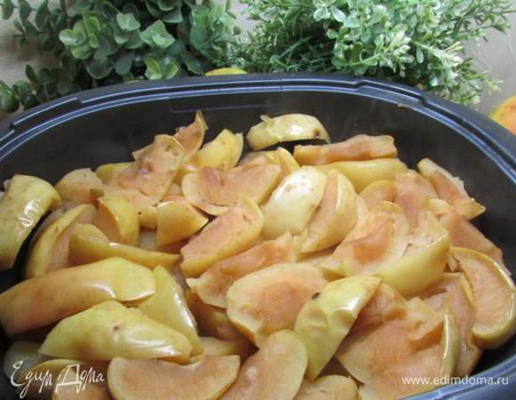 Яблоки вынимаем из духовки и тоже остужаем.