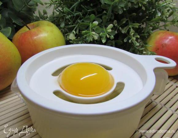Отделить белки от желтка.