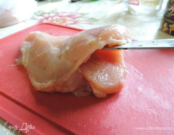 Мы должны прорезать кармашек и не прорезать грудку насквозь.