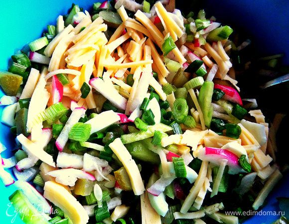 Сыр в конце, чтобы не сильно намок.