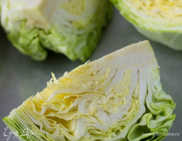 Нам понадобится молодая капуста - сочная и нежная.