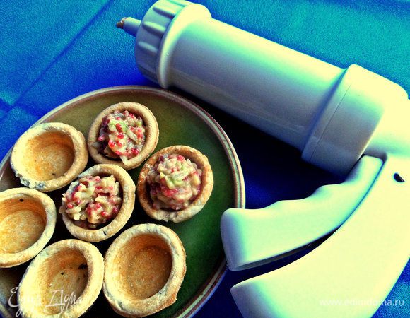 Далее я воспользовалась кондитерским "пистолетом", но можно обойтись и без него!