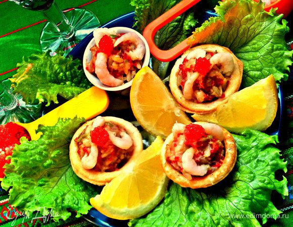 Заключительный аккорд - капелька икры на верхушку. Вот и всё, отправляем в холодильник или сразу подаём, например, к вину.