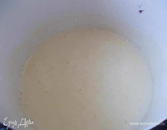 Он сразу немного вспенится из-за соды и начнет становится жидким, плавится.