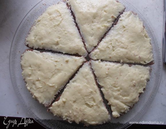 Выкладываем в форму, в которой мы будем подавать торт.