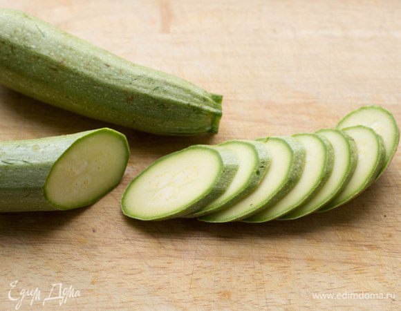 Кабачок - колечками.
