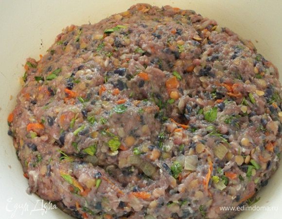 Фарш хорошо перемешать.