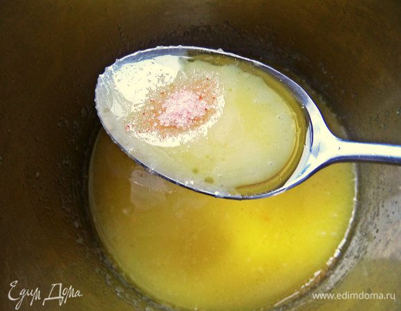 Добавить щепотку соли, я опять гималайскую взяла.