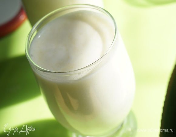 Разливаем по бокалам, украшаем нарезанным персиком и убираем в холодильник на 30-60 минут. Затем подаем к столу и пробуем. Приятного аппетита!