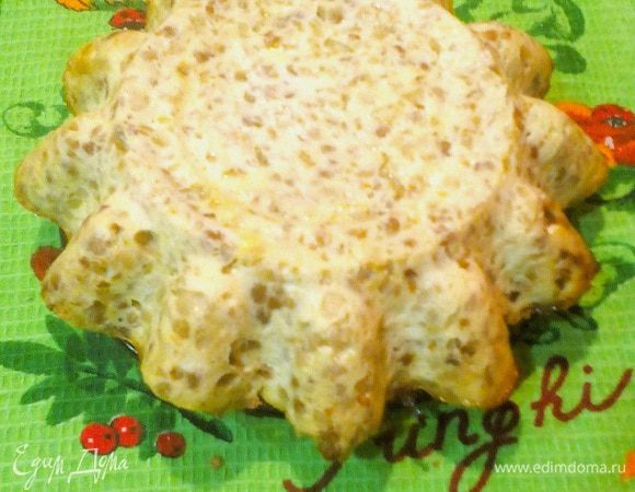 Достаём из формы остывшим, чтоб не обжечься. Я не стала ждать и сразу перевернула, любопытная :)
Вот такой аккуратненький небольшой крупеник вышел!