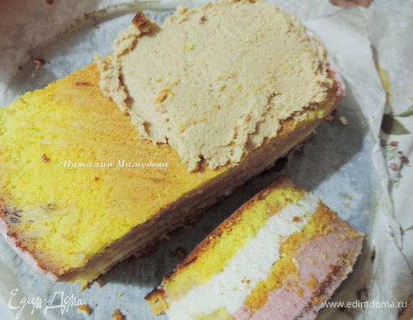 Теперь места стыков щедро промазываем полученной массой.