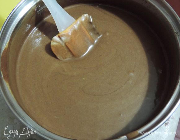 Вот так выглядит подготовленный шоколадный мусс, который оставлен при комнатной температуре и ждет своей очереди.