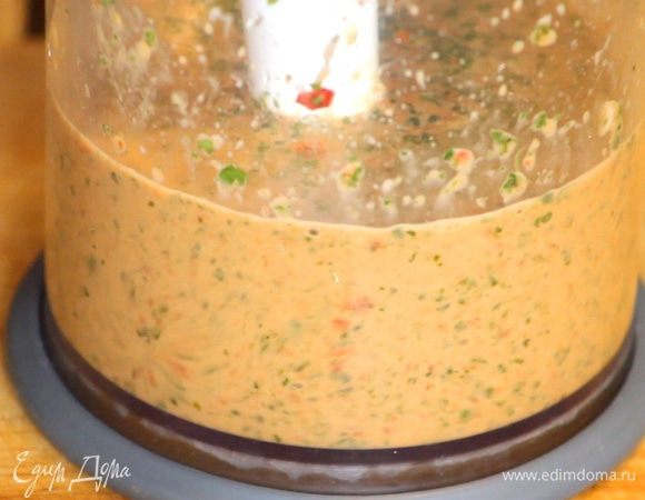 Все пробиваем блендером до однородной массы. Перечный соус готов!