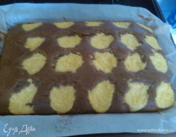 Пирог достать из духовки и дать остыть.