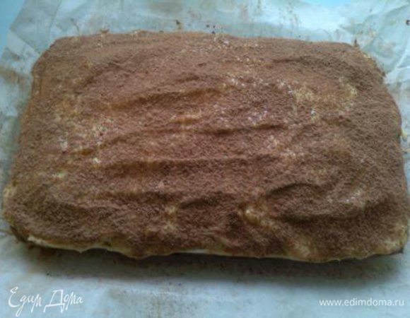 Посыпать крем какао порошком через ситечко.