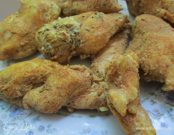 По истечении времени достать куриное филе из горячего молока, обсушить и убрать в холодильник до остывания.