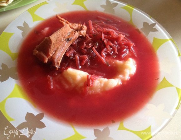 Здесь не такая глубокая тарелочка и видно пюрешечку :)
Приятного аппетита!!!