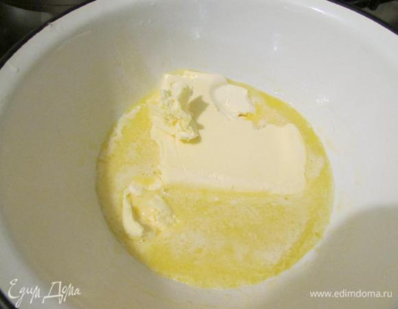 Растопить сливочное масло.