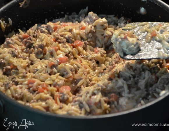 Добавить к говядине порезанные томаты баночные в соку или свежие 1 стакан. Готовую пасту орзо и сливочный сыр или рикотту.