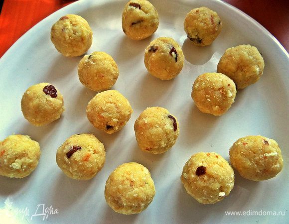 Скатать маленькие шарики величиной с грецкий орех. У меня получилось 15 штучек.