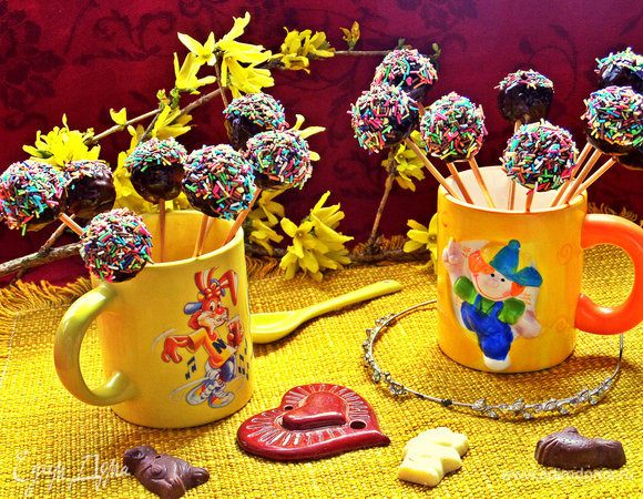 Мне понадобилось 2 кружки. Ставим в холодильник до застывания.