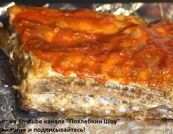 После того как ребра замариновались, заворачиваем в фольгу и запекаем в духовке 3 часа на 170 градусах. Как только ребра запеклись, достаем их из духовки. Сливаем образовавшийся сок в соус Барбекю. Немного выпариваем соус и обмазываем им ребра со всех сторон. Далее снова отправляем ребра в духовку на 15 минут при 250 градусах, чтобы произошла карамелизация.