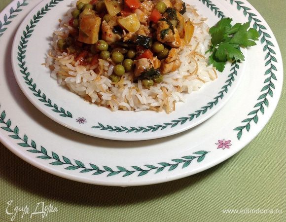 Накрыть крышкой и дать настояться еще минут 5. 
Блюдо готово. Можно сервировать, выкладывая безелье сверху на любой гарнир. Но самое удачное сочетание - с рассыпчатым рисом.
Приятного аппетита!