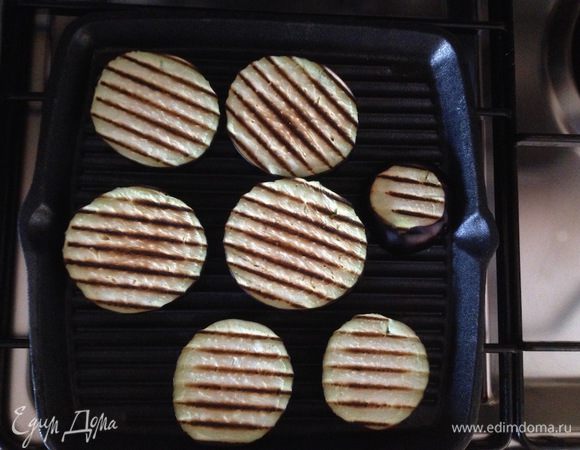 Обжарить с двух сторон вот до такого состояния. 