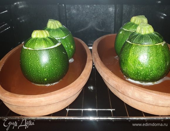 Запекать так еще примерно 20-25 минут.

Выключить духовку и дать немного потомиться.