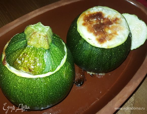 Подавать с черным хлебом, очень вкусно макать маленькими кусочками.

Сначала съесть начинку...