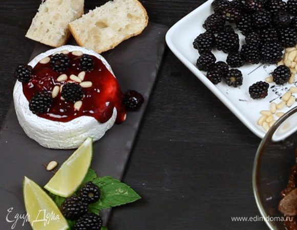 Подавать сыр сразу же, он быстро остывает и принимает прежнюю плотность.