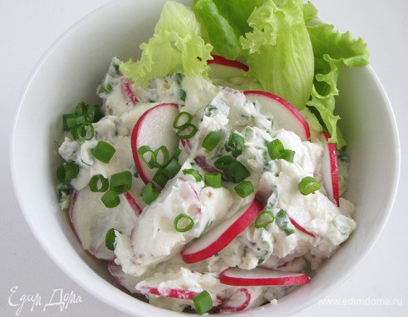 Выложить паштет в салатник или переложить в контейнер.