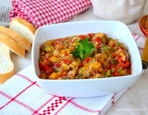 Готовый салат убрать в холодильник и дать настояться! Подавать по желанию... :)