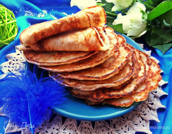 Если масла не много наливать, получатся не жирные, но сытные блинчики, вот такая стопочка!