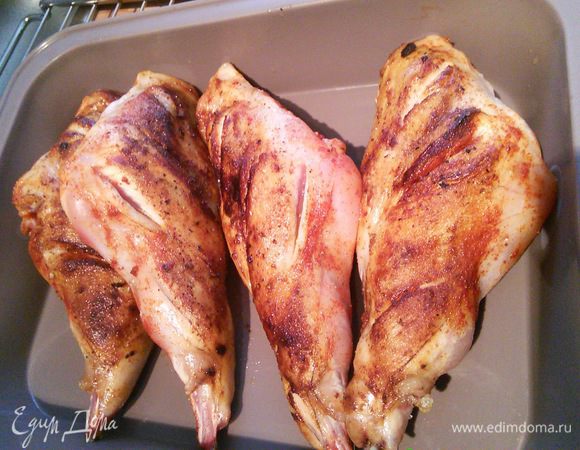 Сложите в форму для запекания и запекайте  в предварительно разогретой до 170°духовке  до готовности мяса (мне хватило 40 мин).  