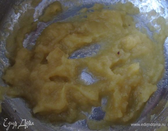 Взбить яблоки в пюре.