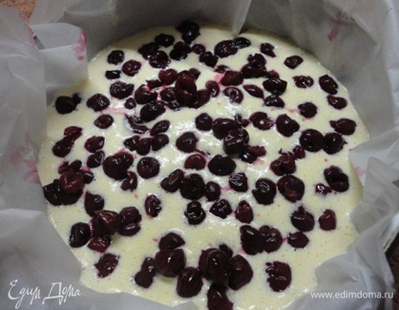 Выложить вишню.