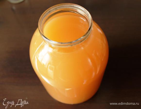 Сок берем несладкий. У меня домашний. Если сок все-таки уже подсахарен, то сахар в рецепте исключаем.
