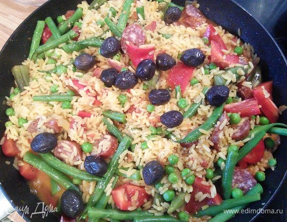 Солим, перчим и размешиваем. При необходимости можно добавить жидкость, в которой  варились овощи (чего добру пропадать). 