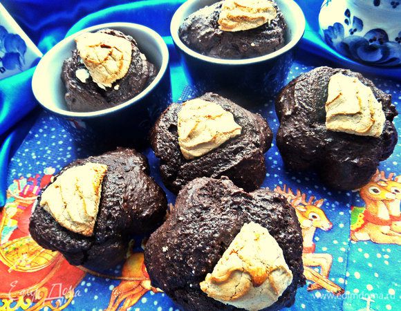 Зефир практически ничего не даёт, только внешний вид, типа украшения. Припорошим верх пудрой.