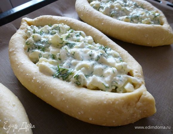 Выкладываем начинку в лодочки. Запекаем в духовке при температуре 200 гр 25-30 минут.